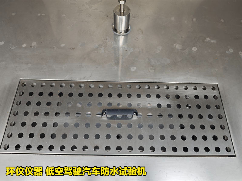 低空駕駛汽車防水試驗機的降雨試驗過程(圖2)